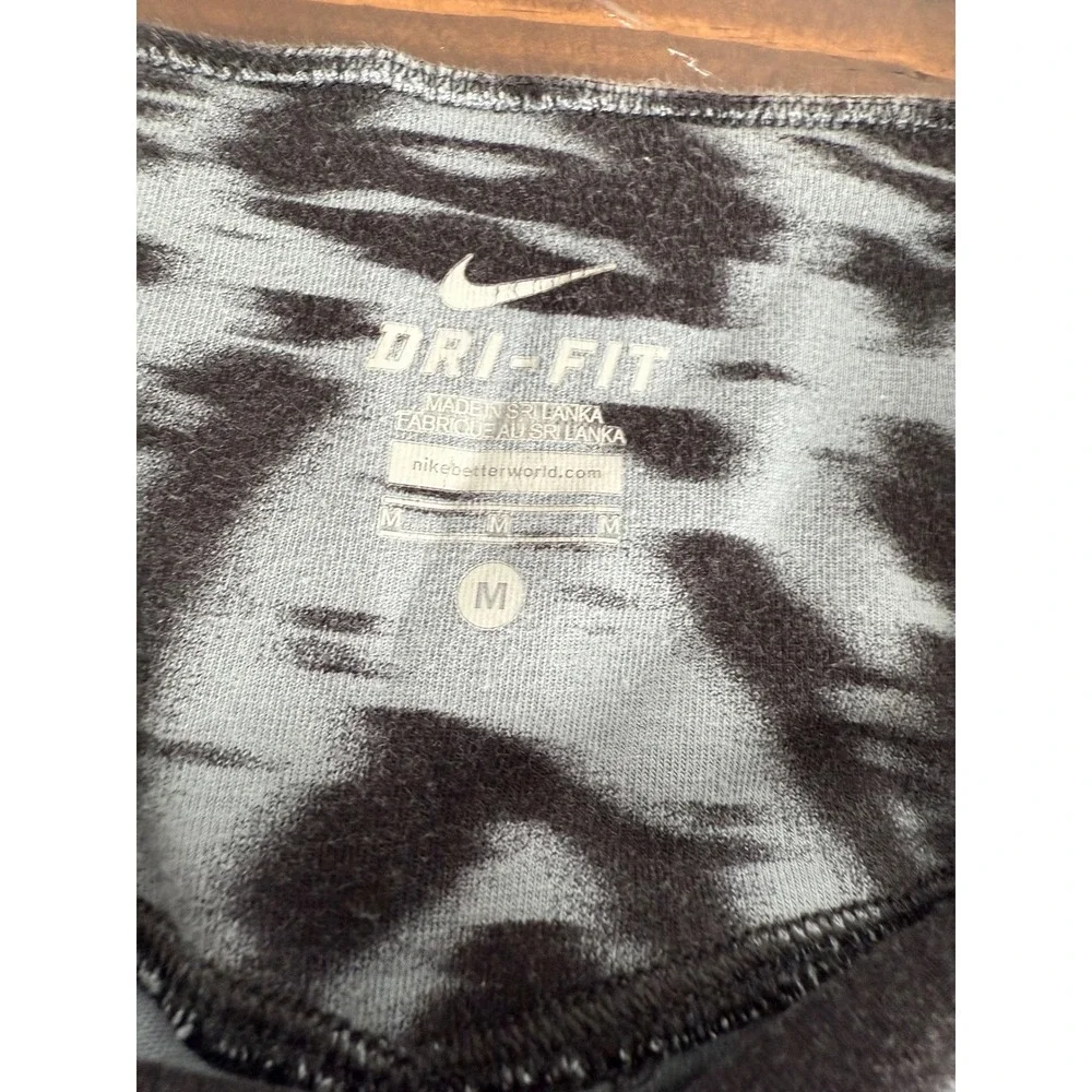 Nike Dri-FIT Gray T-Shirt Soccer Graphic Tee Women's Medium Athletic Top & Pants